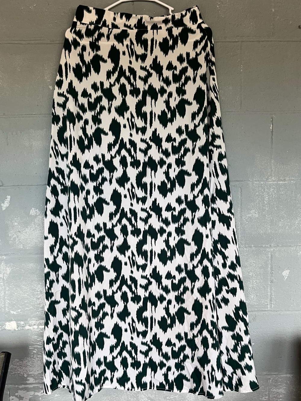 SHEIN Black and White Printed Maxi Skirt Size M Tall Light Flowy Animal Print